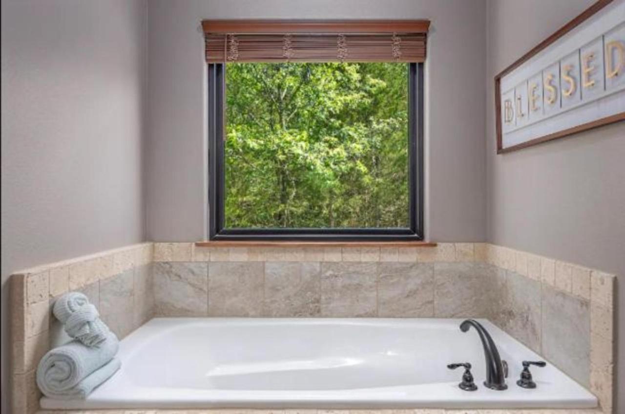 Premier Retreat With Hot Tub, Theater & Pool Table Vila Hollister Exterior foto